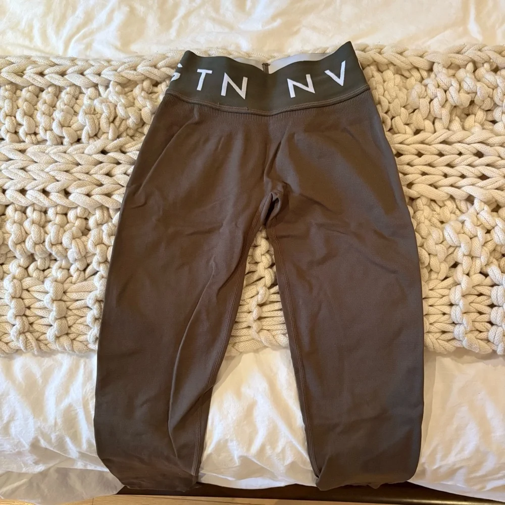 NVGTN Olive Seamless Sport Leggings - Picture 3 of 5